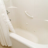 Jacuzzi tub/shower combination